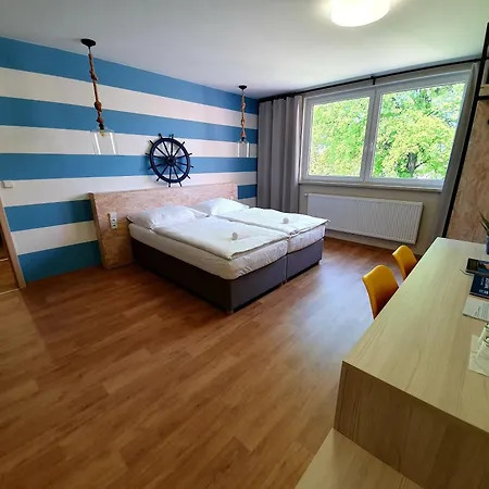 Petrov, Batuv Kanal Homestay