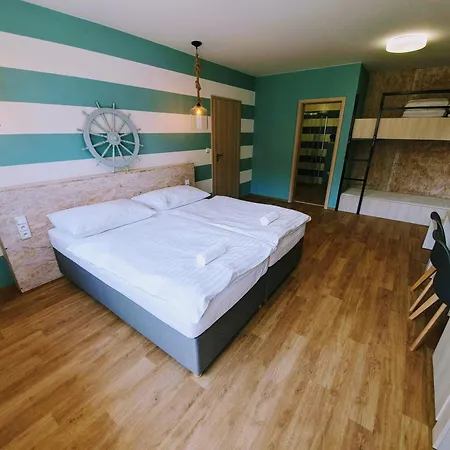 Petrov, Batuv Kanal Homestay